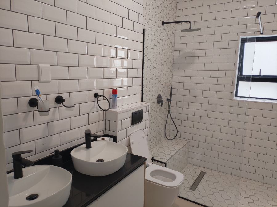 5 Bedroom Property for Sale in Tafelzicht Western Cape